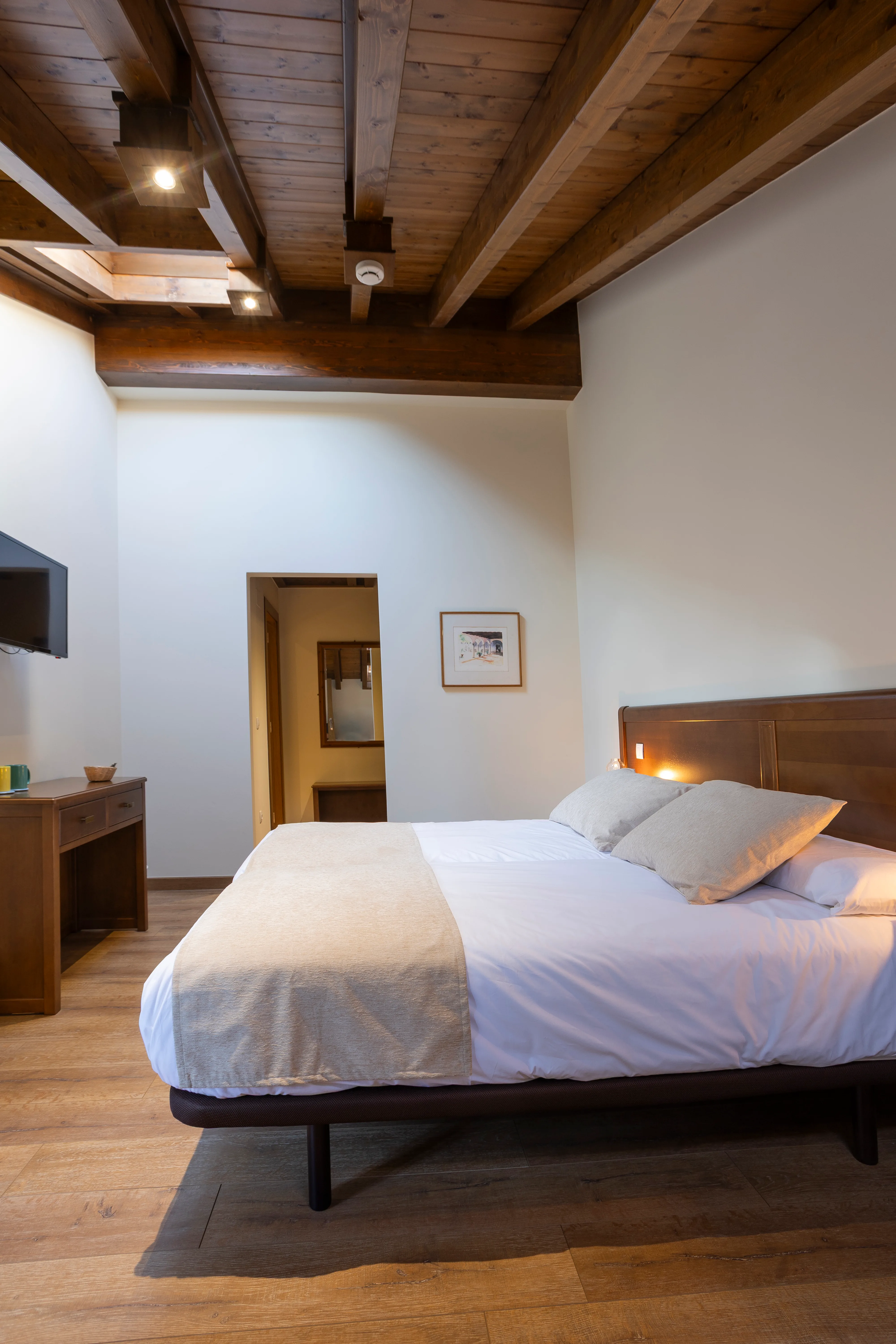 Habitación exterior — techo de viga y velux
