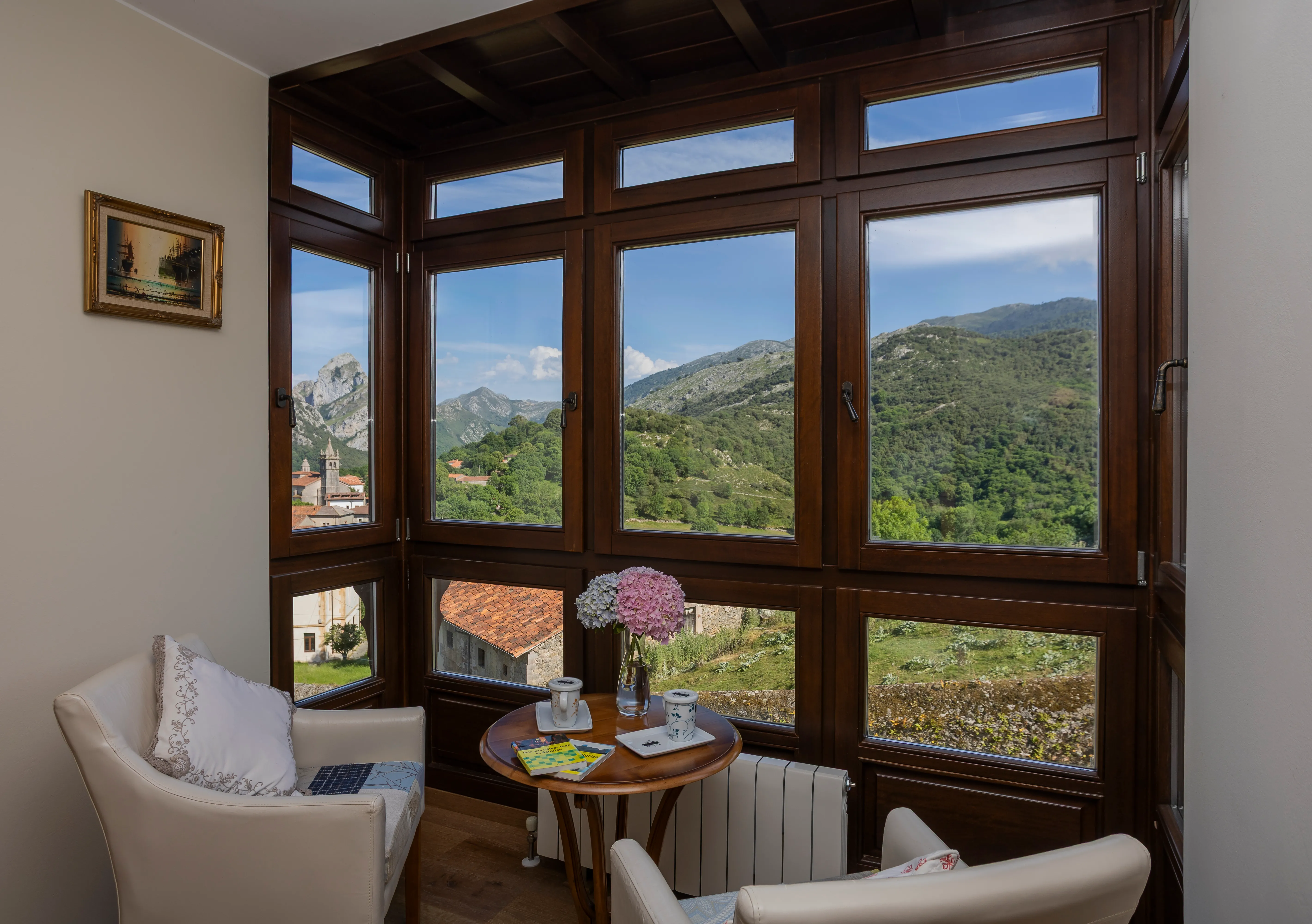 Mirador de La Posada del Vencejo con vistas a los Picos de Europa